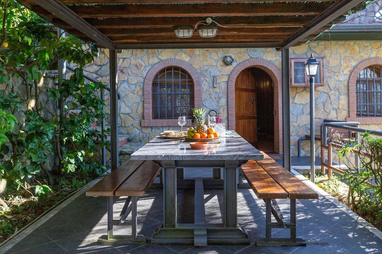Apartment Collealceppo-Residenza La Foresteria- Piscina Panoramica, 13 Km. Dal Mare Montemagno