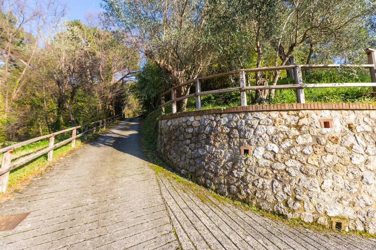Collealceppo-Residenza La Foresteria- Piscina Panoramica, 13 Km. Dal Mare Montemagno  0*, Montemagno (Lucca) Italy